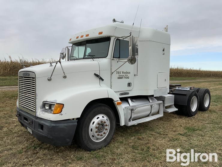 1996-freightliner-fld112-image-1