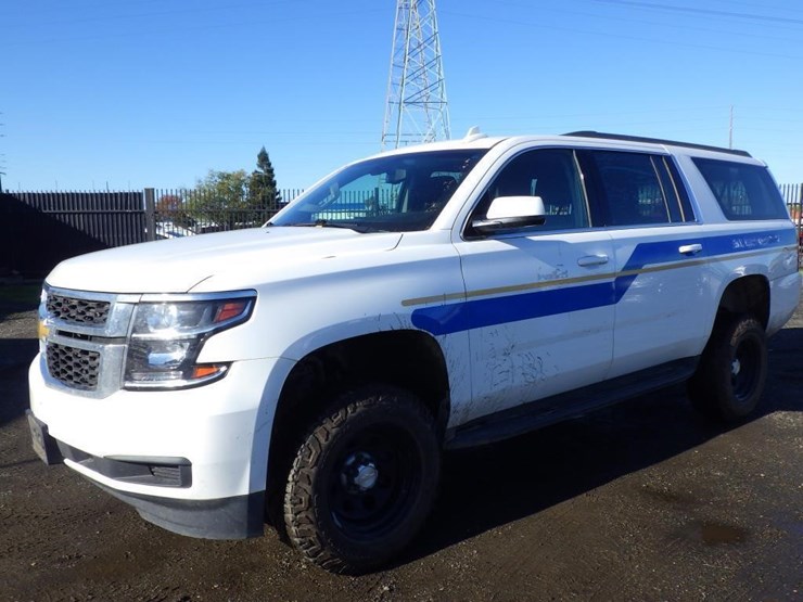2019-chevrolet-suburban-image-1