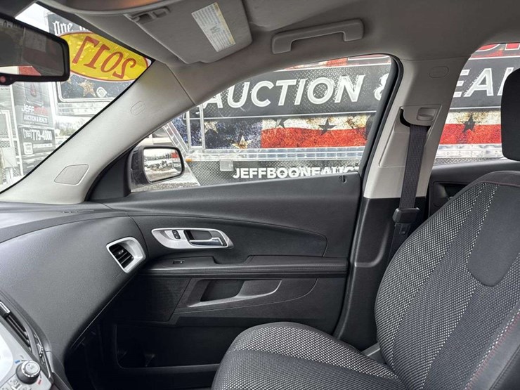 2017-chevrolet-equinox-lt-image-14