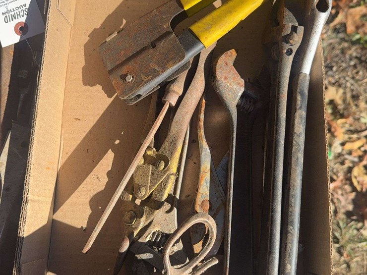 cresent-wrench,-pliers,-tin-snips-image-2