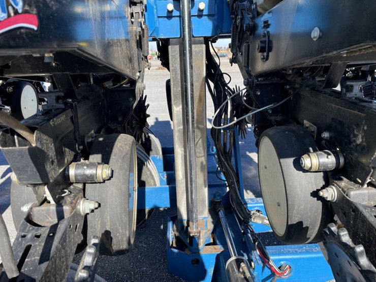 1998-kinze-2600-image-54