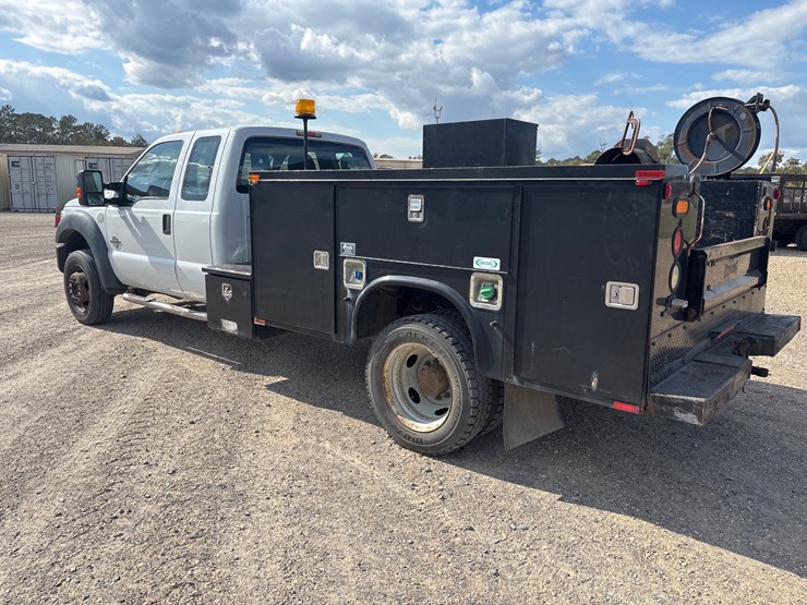 2011-ford-f550-image-4