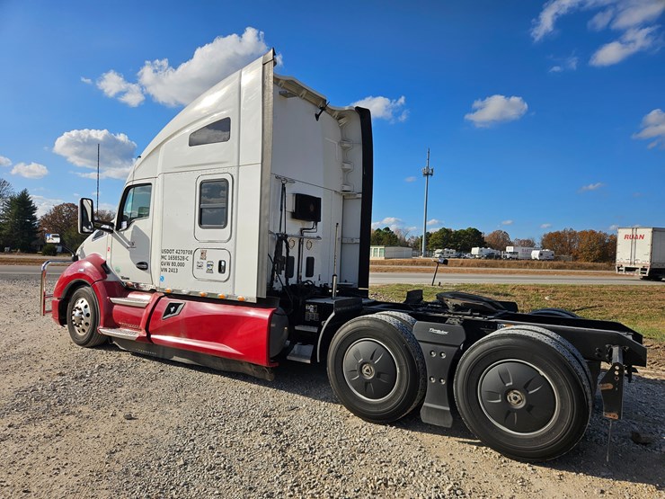 2021-kenworth-t680-image-11