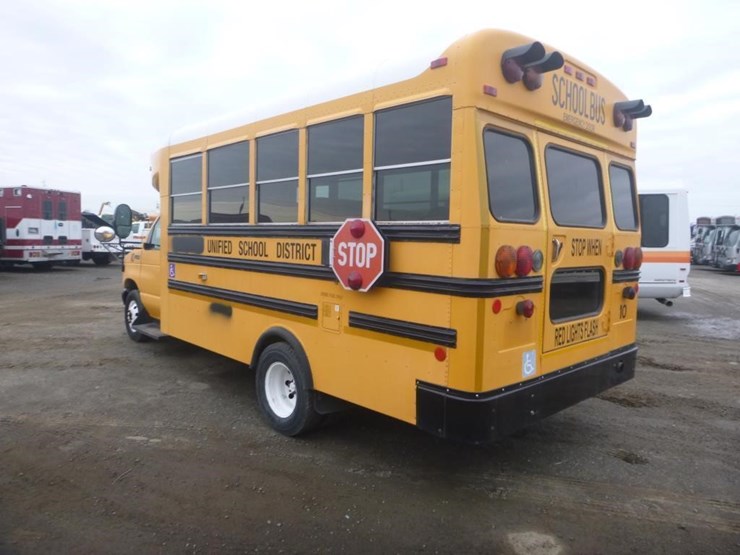 2004-ford-e450-image-4