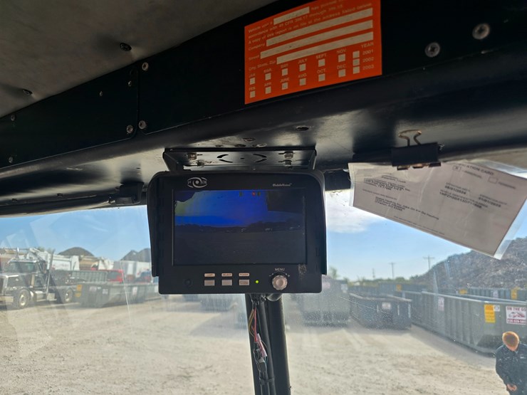 2003-peterbilt-320-image-59