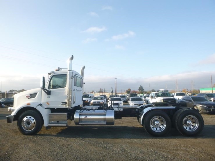 2019-peterbilt-567-image-5