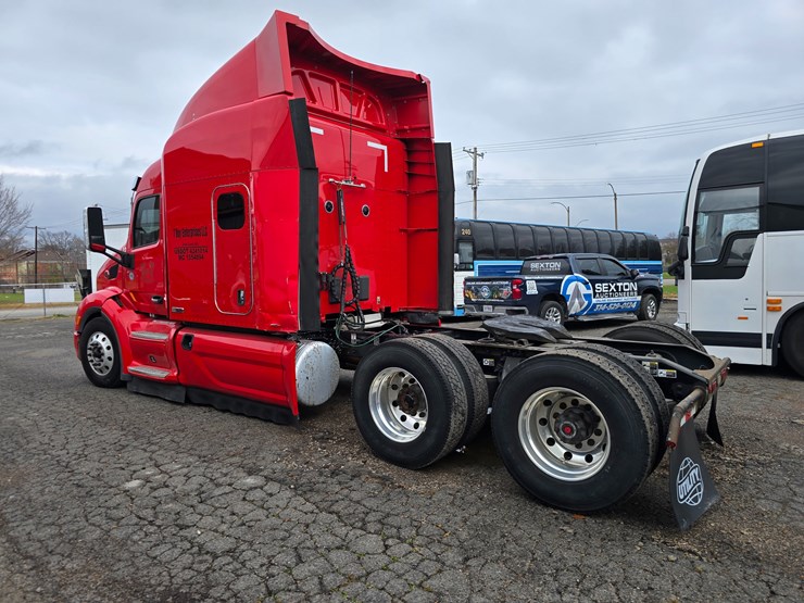 2017-peterbilt-579-image-15