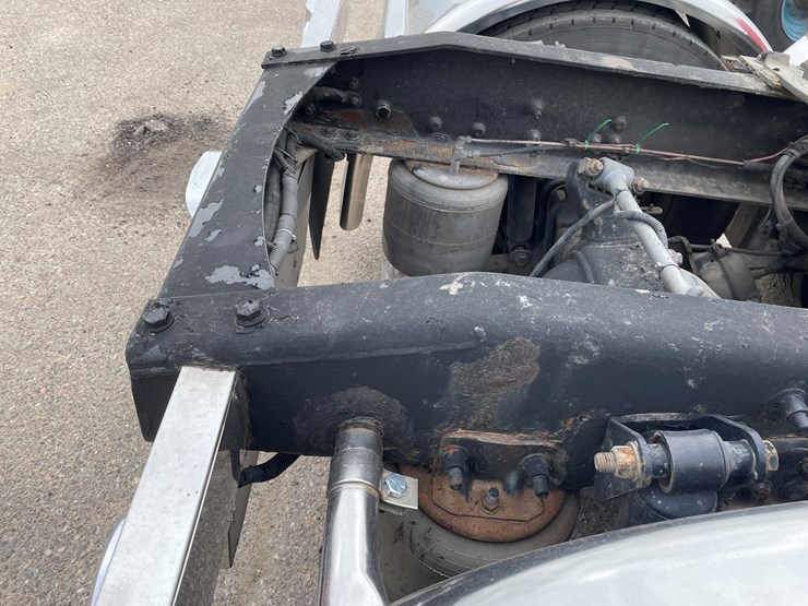 #1043-•-2009-freightliner-semi-(wi-title-in-delay)-image-14