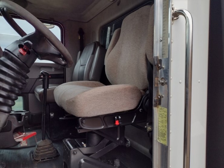 2009-kenworth-t370-image-16