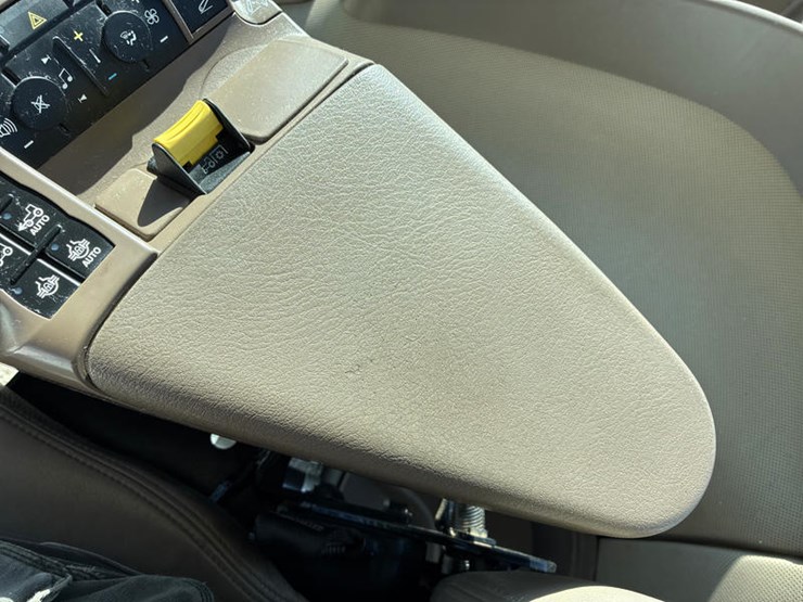 john-deere-8320r-image-79