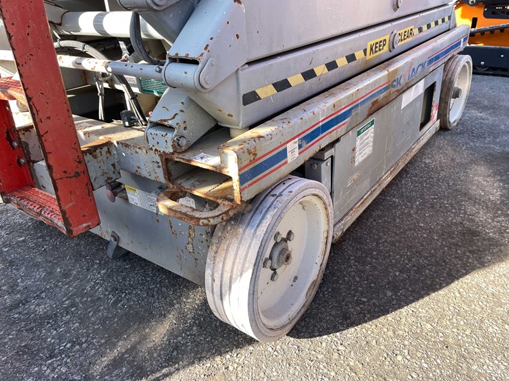 #6230-•-skyjack-4632-scissor-lift-(o9)-image-9