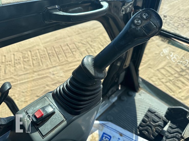 caterpillar-323-image-36