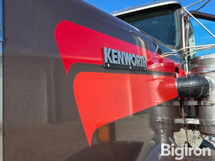 2013-kenworth-w900-image-15