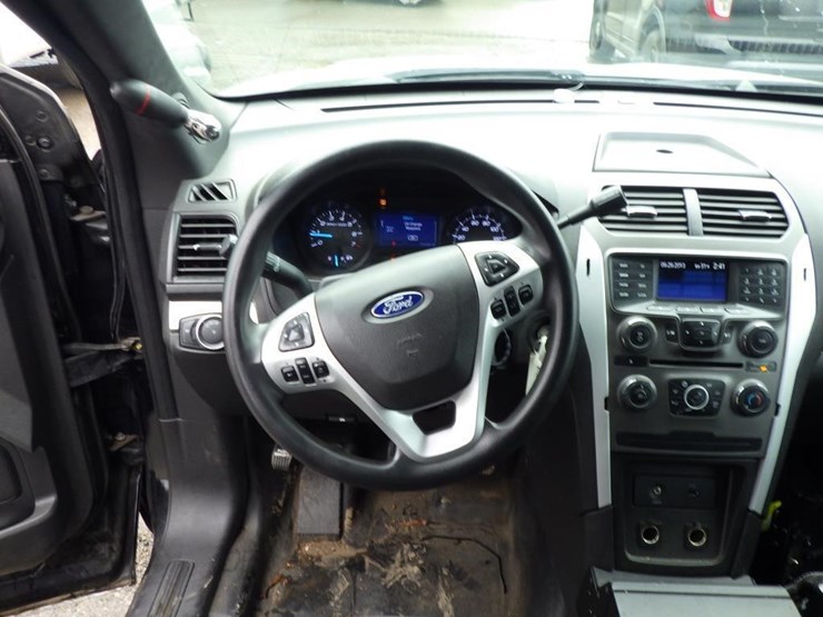 2014-ford-explorer-image-9
