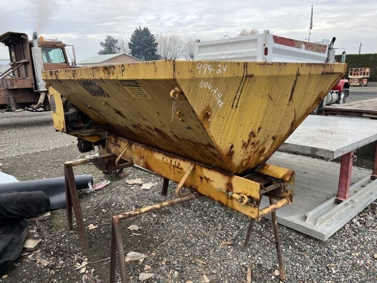 hi-way-p-6-salt-&-sand-spreader-image-3