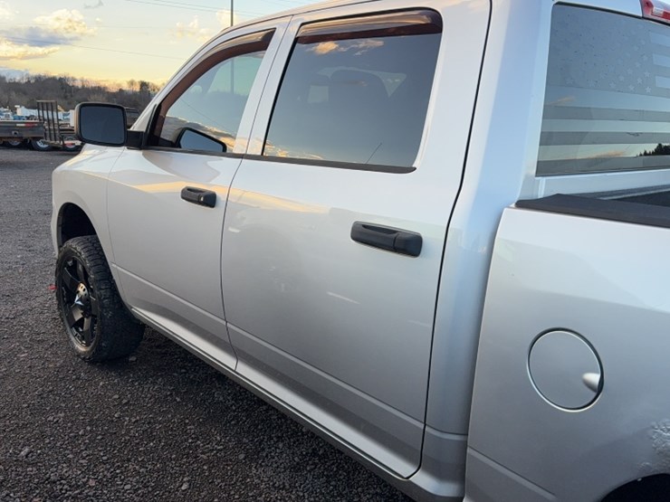 2014-dodge-1500-image-12