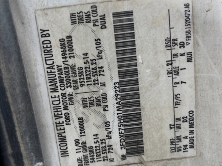 2001-ford-f750-image-18