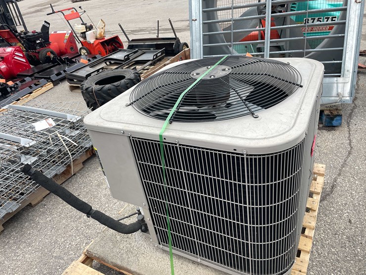 #6100-•-bryant-a/c-unit-(door-03)-image-5