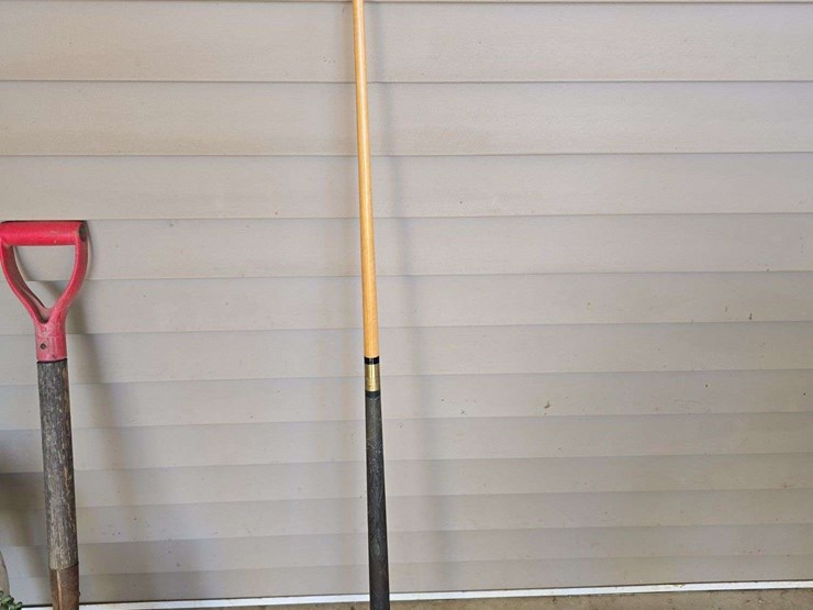 vintage-screw-together-pool-stick-image-2