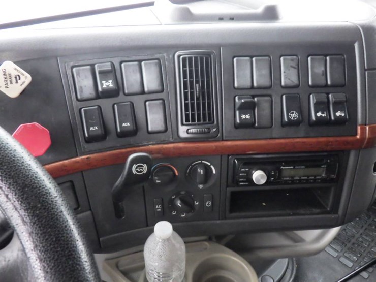 volvo-vnl780-image-25