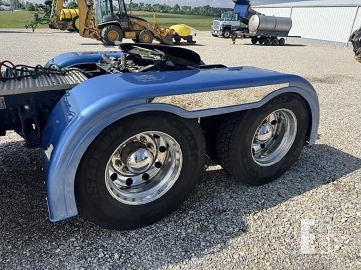 2019-peterbilt-579-image-19