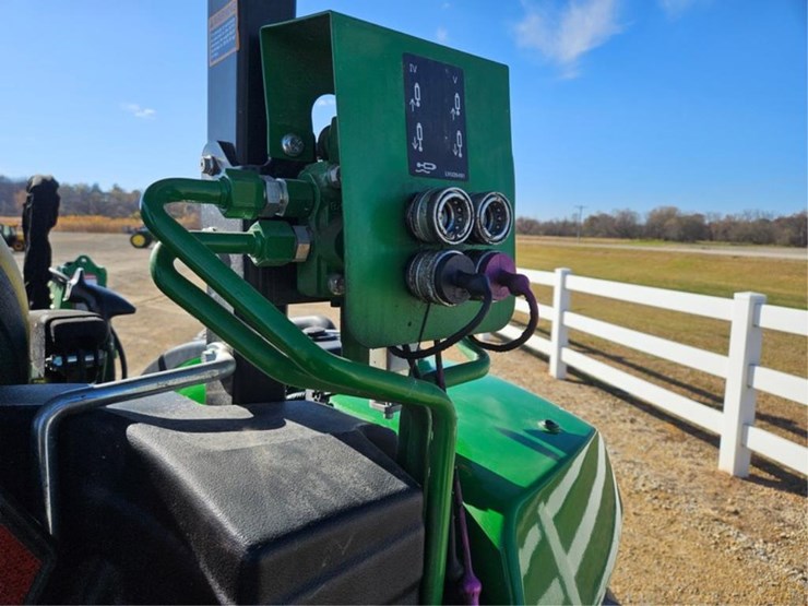 #3087-•-john-deere-4066-4x4-tractor,-h180-loader-image-72