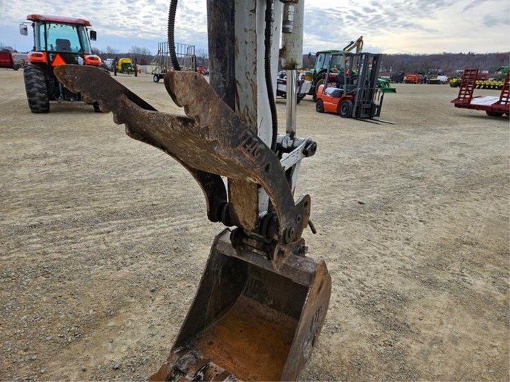 #3422-•-takeuchi-tb260-excavator-image-10