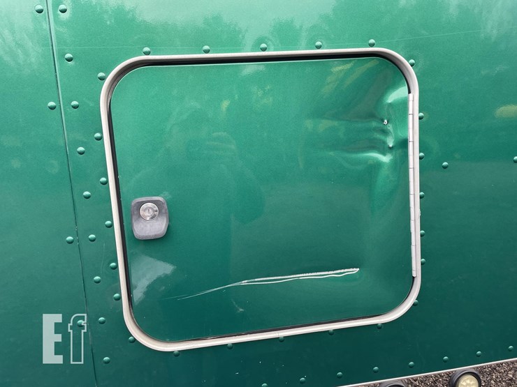 2009-peterbilt-386-image-6