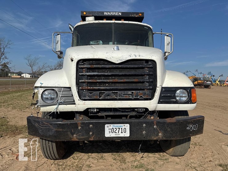 mack-t/a-dump-truck-image-3