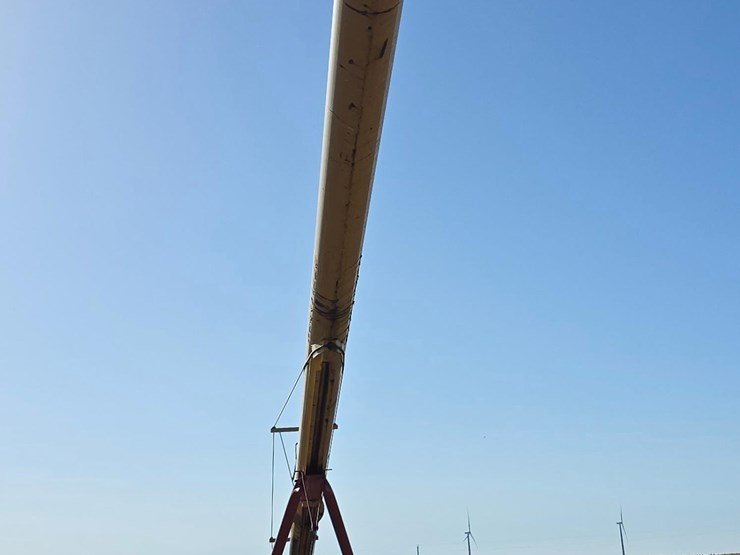 westfield-1060-auger-w/swing-hopper-image-6