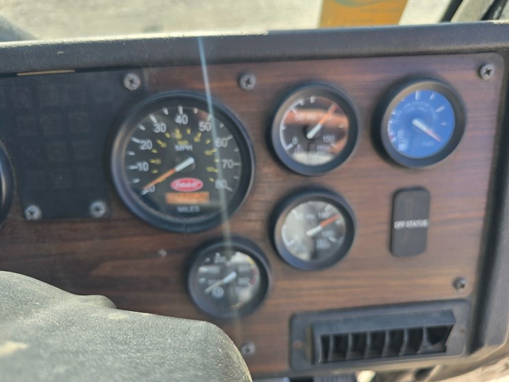 2013-peterbilt-320-image-44