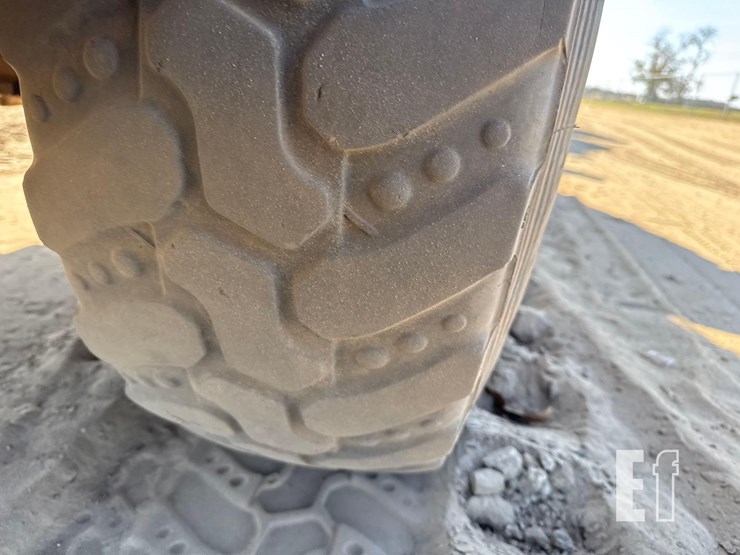 caterpillar-906-image-11