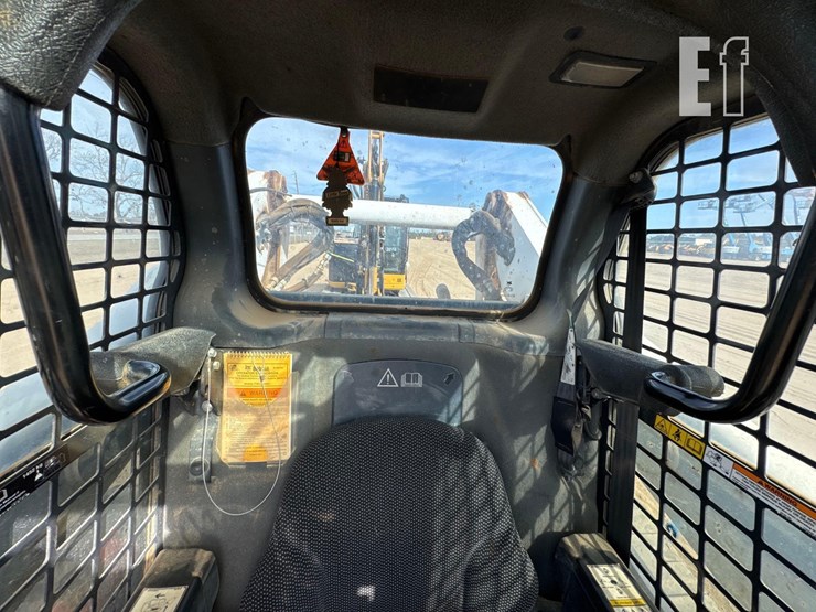 2022-bobcat-t740-image-32