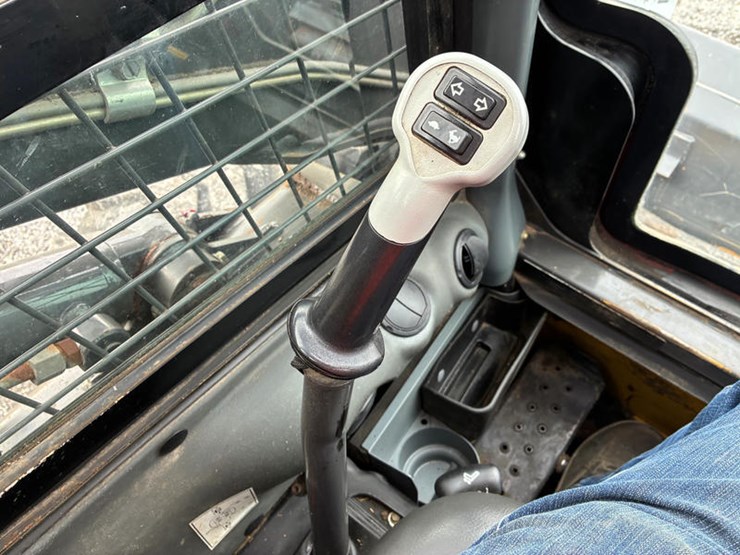 new-holland-l230-image-26