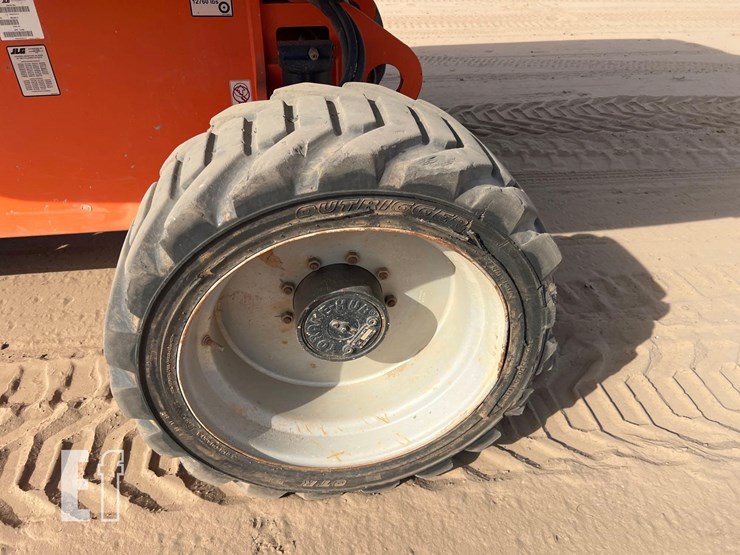 2018-jlg-600s-image-12