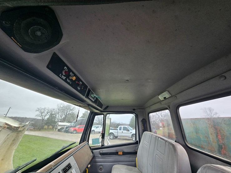 freightliner-fl70-image-49