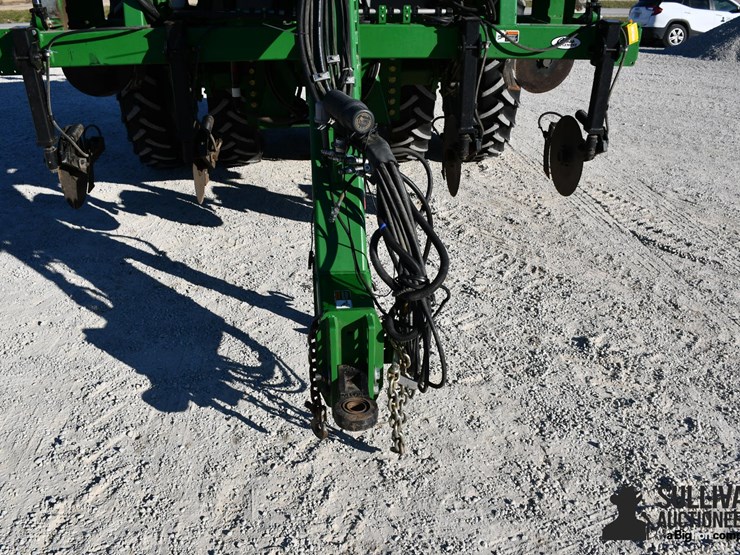 unverferth-2600-nutrimax-liquid-fertilizer-applicator-image-9