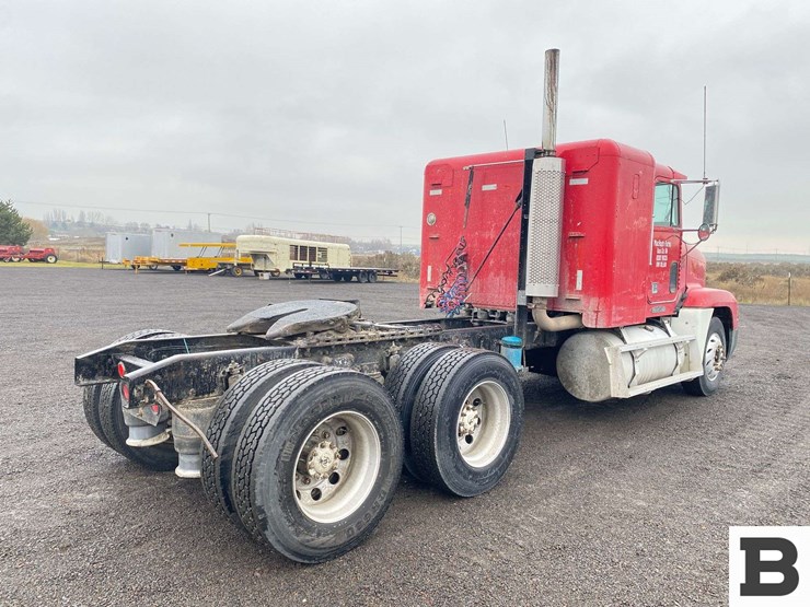1993-freightliner-fld120-image-6