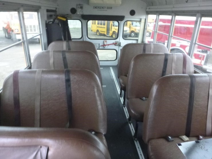 2004-ford-e450-image-10