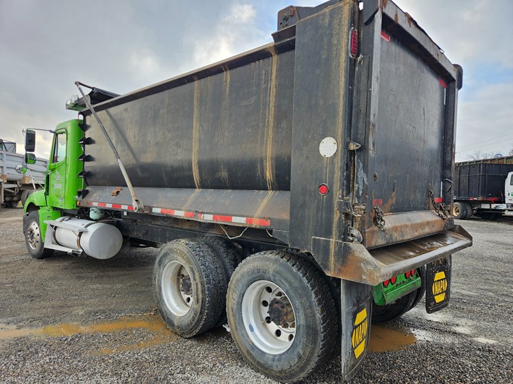 freightliner-columbia-112-image-12