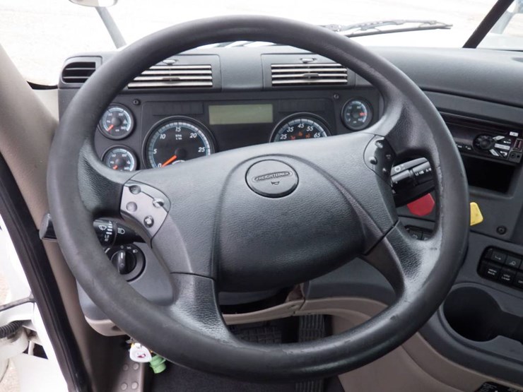 2018-freightliner-cascadia-125-image-13