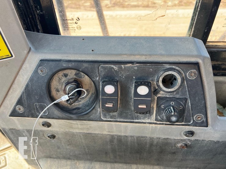 2014-caterpillar-966k-image-29