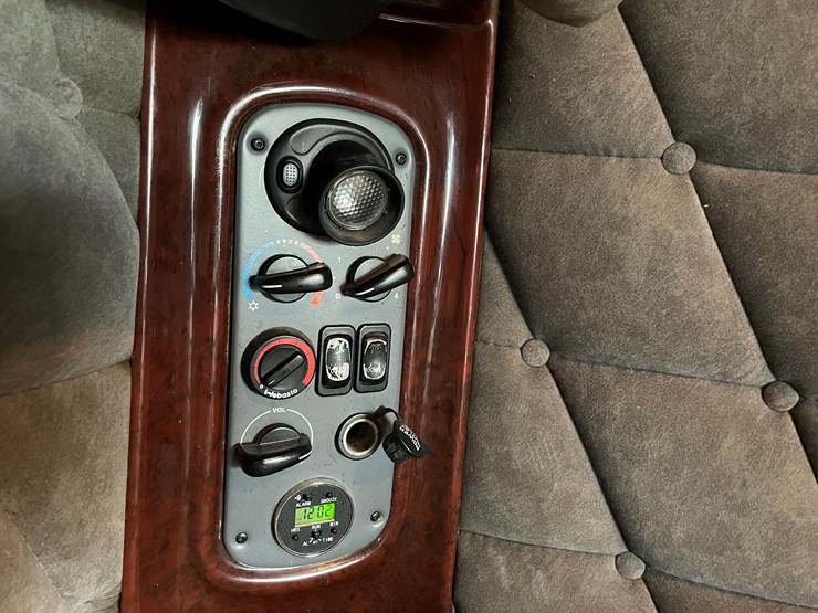 #1043-•-2009-freightliner-semi-(wi-title-in-delay)-image-61