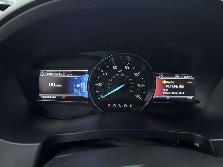 2016-ford-explorer-image-18