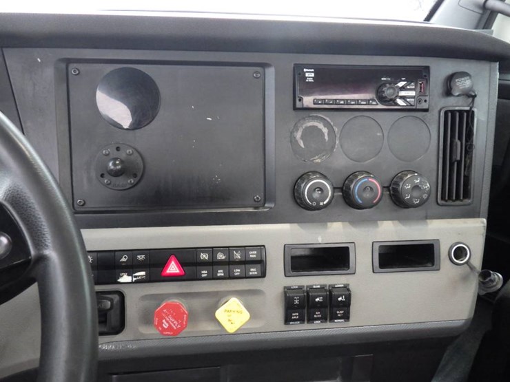 freightliner-cascadia-126-image-20