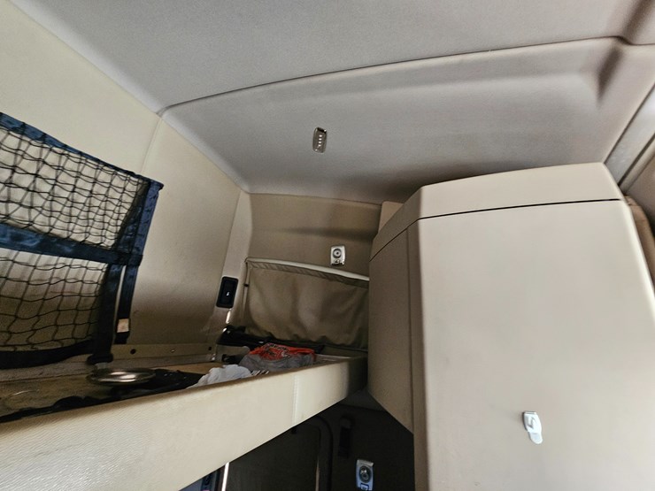 2021-kenworth-t680-image-60