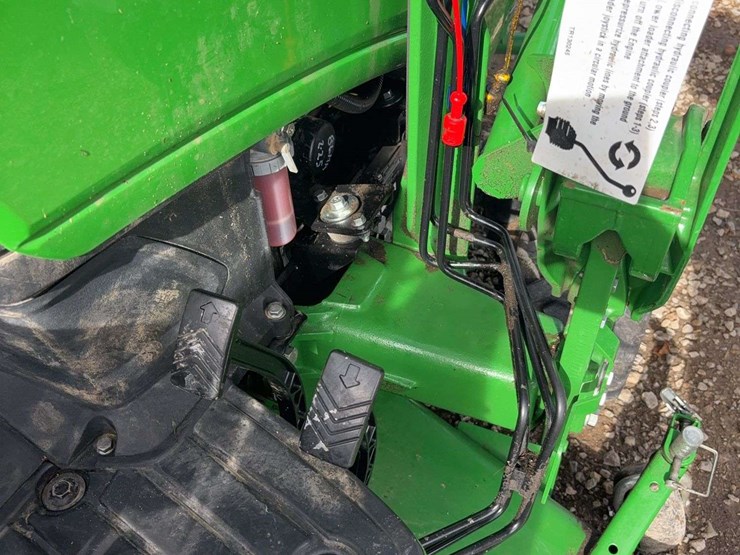 2023-john-deere-1025r-image-22