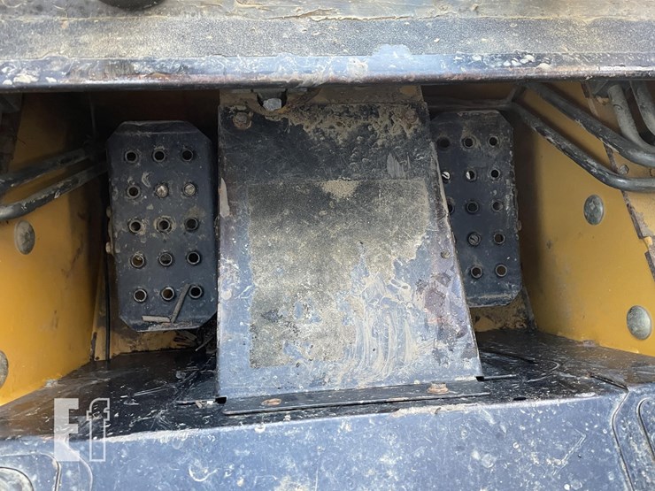 2006-deere-ct322-image-25