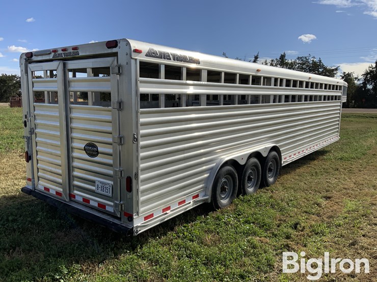 2019-elite-tri/a-gooseneck-livestock-trailer-image-5