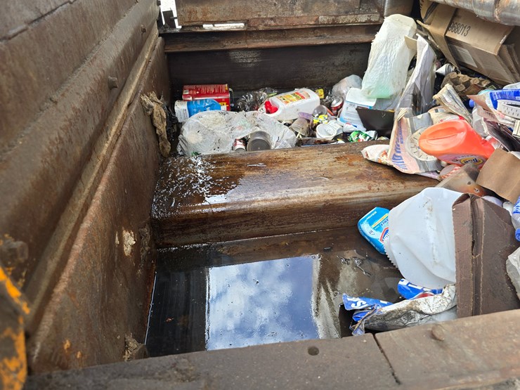 2005-peterbilt-320-image-66